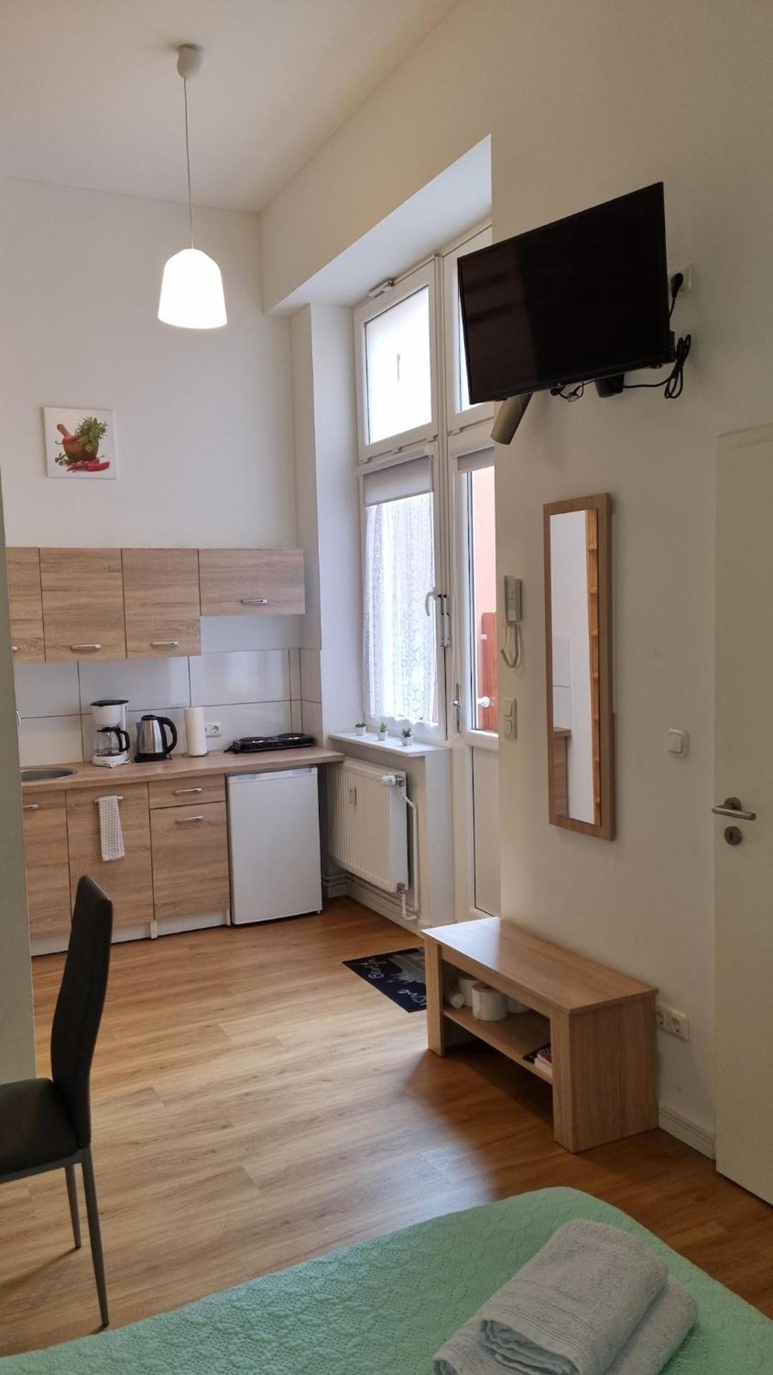 Km1 Small Two-room With Terrace Appartement Berlijn
